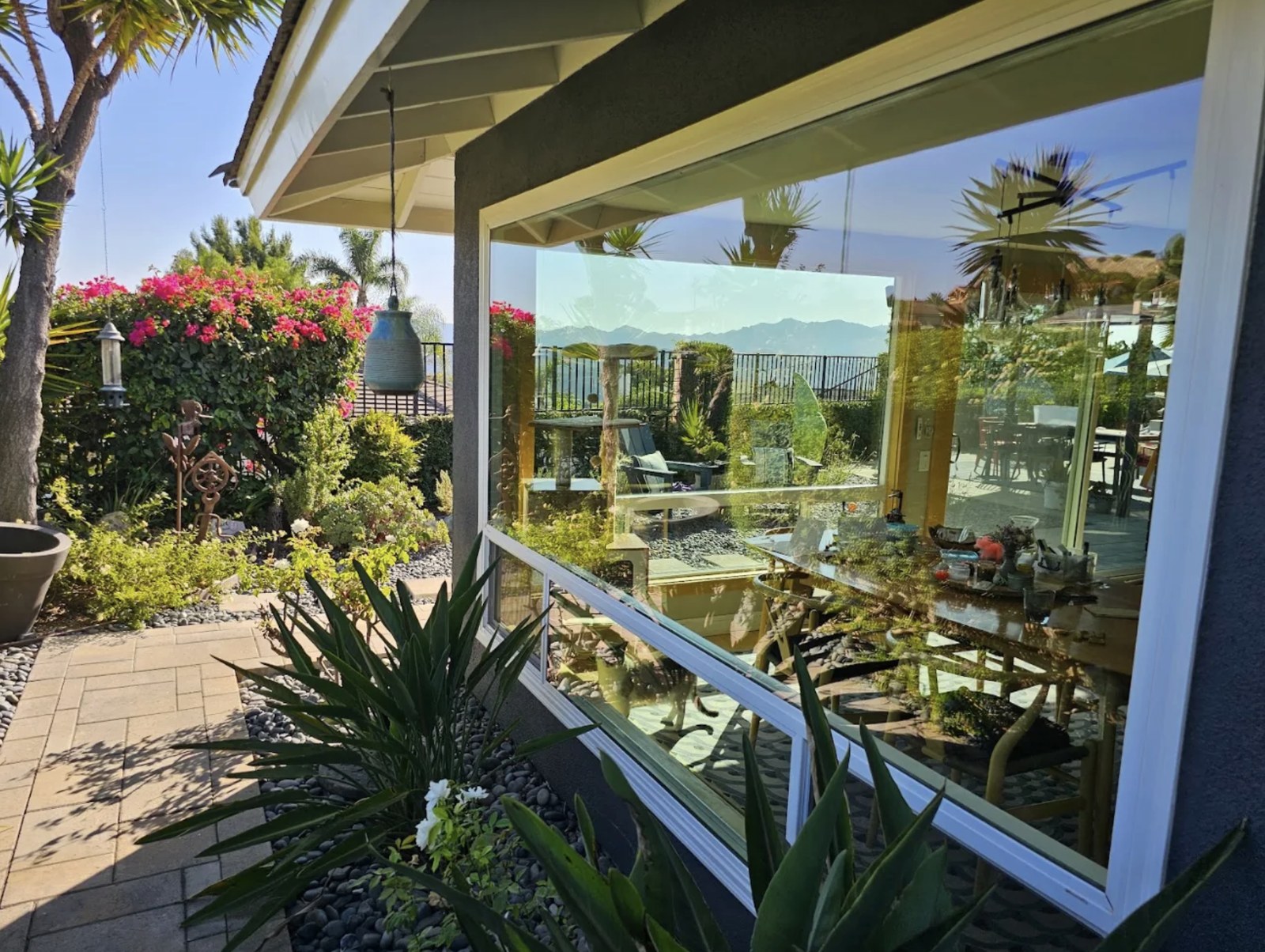 Large window at a Ventura County home cleaned by Deluxe Window Cleaning